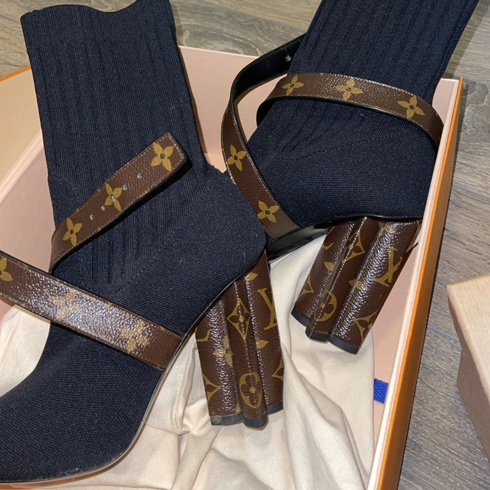 LOUIS VUITTON Silhouette ankle boots